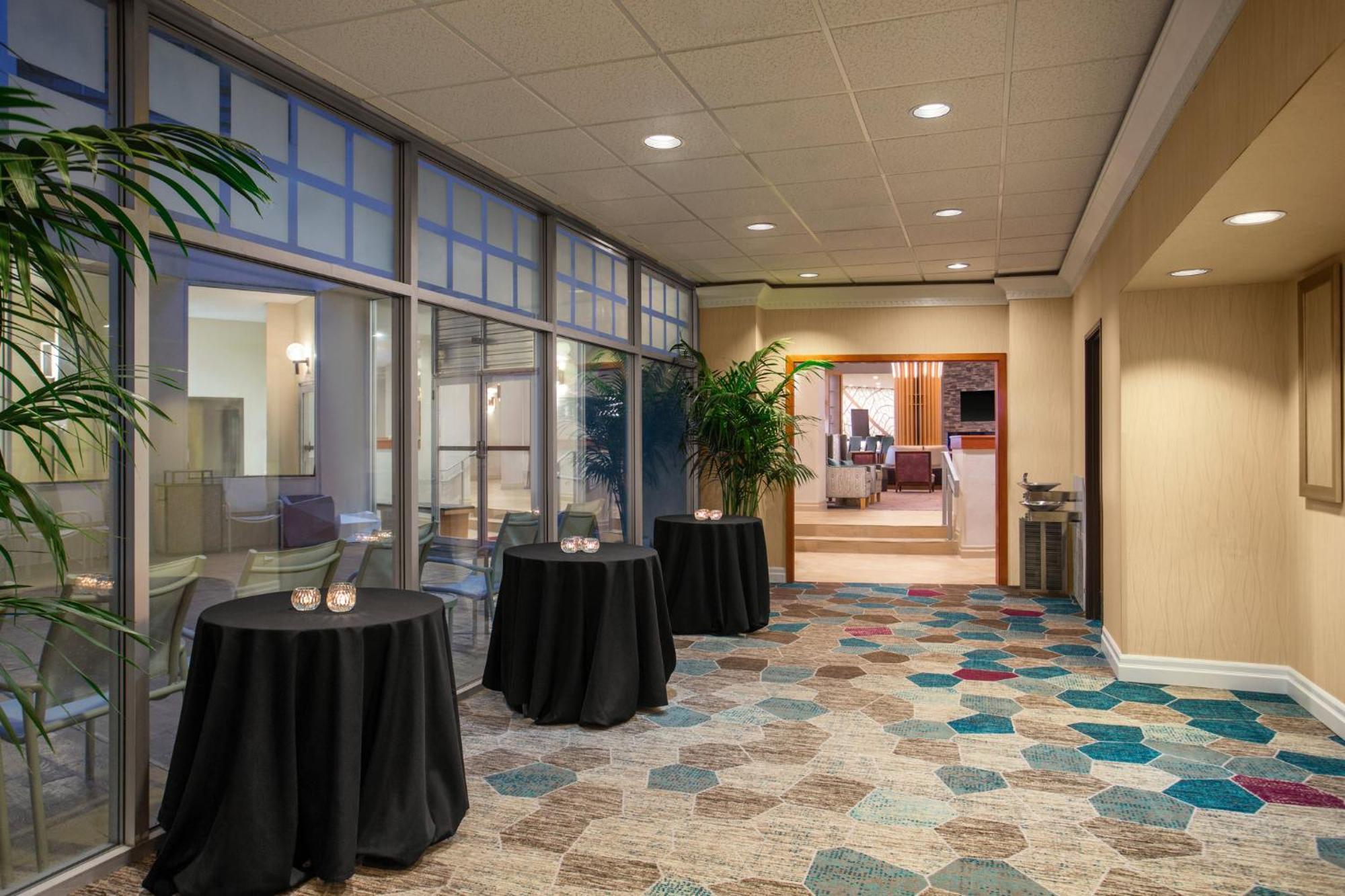 Ac Hotel By Marriott Portland Lake Oswego Bagian luar foto