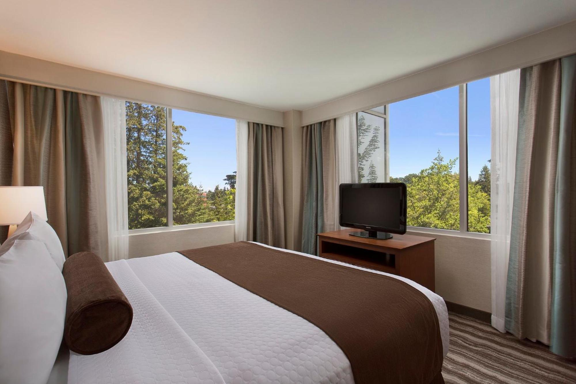 Ac Hotel By Marriott Portland Lake Oswego Bagian luar foto