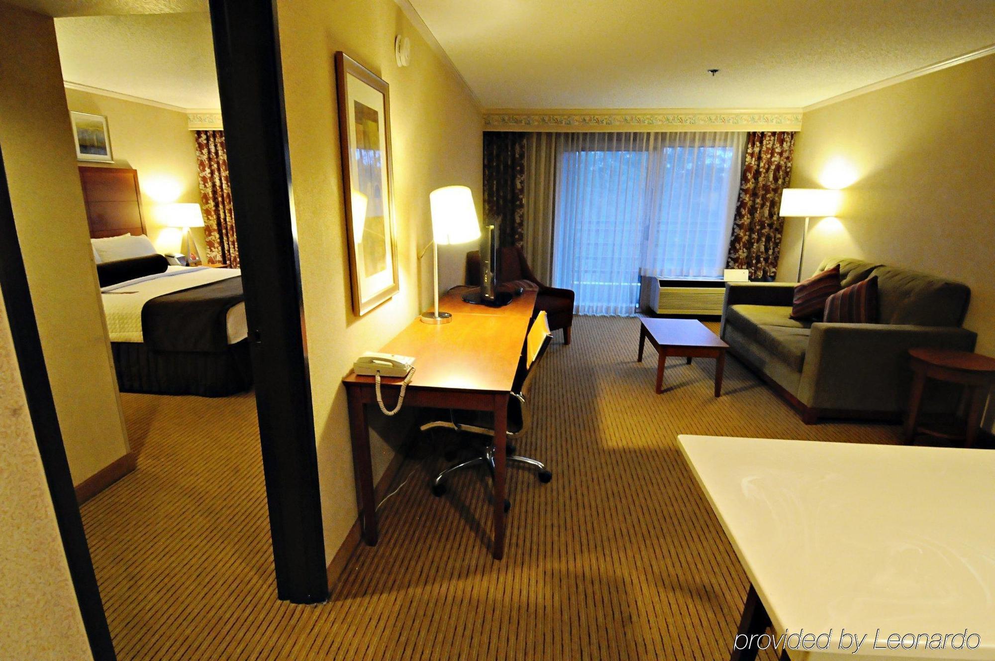 Ac Hotel By Marriott Portland Lake Oswego Bagian luar foto